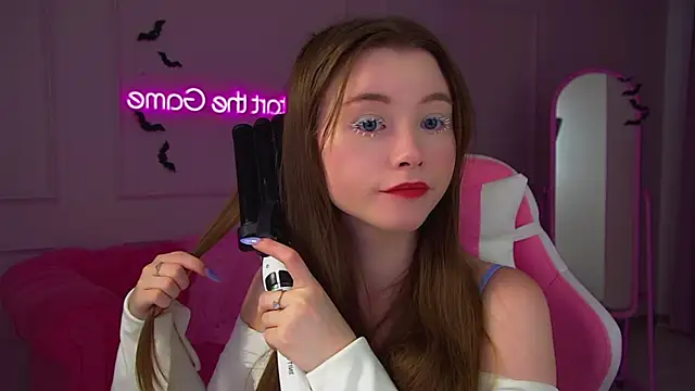 Snapshot of KeiraAsti chatting on October 17, 6:22 pm KeiraAsti online show from October 17, 6:22 pm