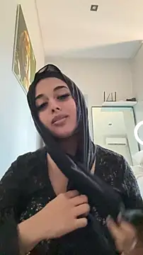 LilMisIndianx online show from March 18, 11:26 am