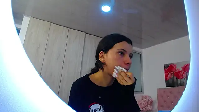 pinky f00x online show from November 27, 8:01 pm