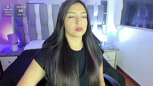 Snapshot of Adaara_Rey chatting on October 14, 8:11 pm Adaara Rey online show from October 14, 8:11 pm