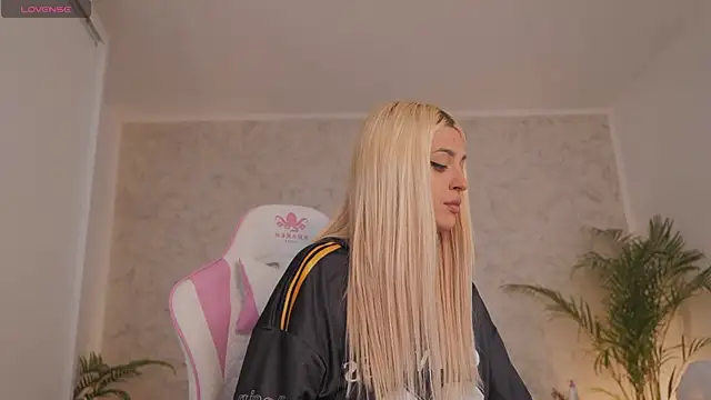 daisyblushh online show from April 7, 3:03 pm