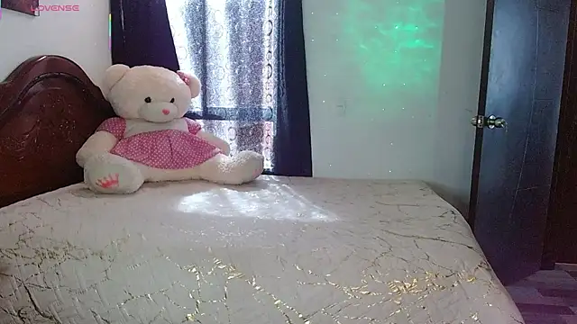 Hoolly Jones online show from November 10, 2:34 pm