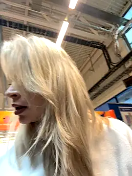 Snapshot of Cum_girlss chatting on September 15, 3:59 am Cum girlss online show from September 15, 3:59 am