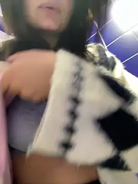 Snapshot of Cum_girlss chatting on September 18, 6:12 am Cum girlss online show from September 18, 6:12 am