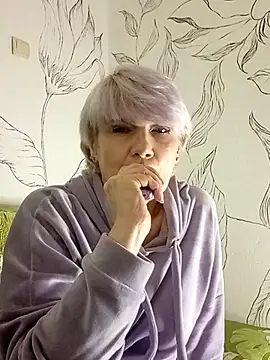 Catty Lady online show from December 17, 9:30 pm