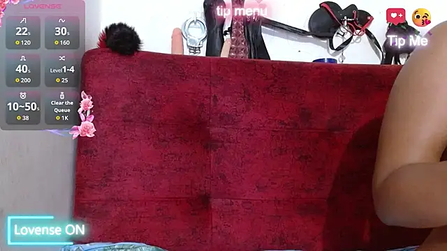 naomi powel online show from November 11, 10:07 pm