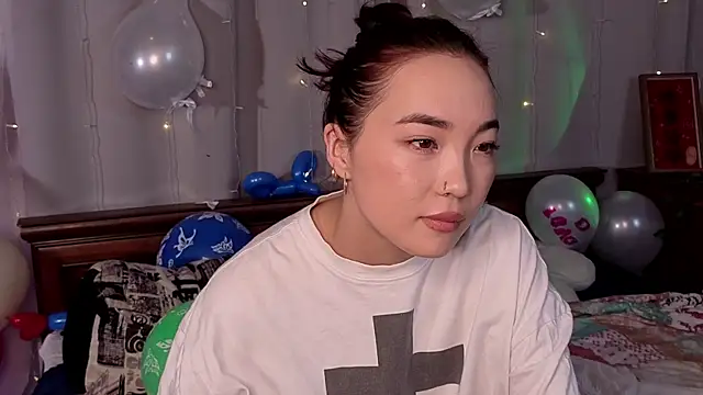 OdetteBiddy online show from February 14, 8:33 pm