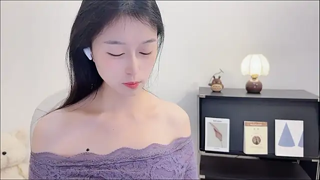 Onechestnut online show from October 23, 12:33 pm