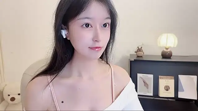 Snapshot of Onechestnut chatting on October 11, 11:18 pm Onechestnut online show from October 11, 11:18 pm
