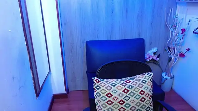 Snapshot of MacarenaRey chatting on October 8, 11:42 pm MacarenaRey online show from October 8, 11:42 pm