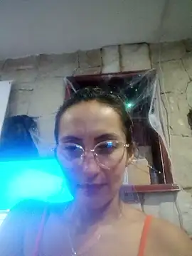 Snapshot of MacarenaRey chatting on October 21, 11:53 pm MacarenaRey online show from October 21, 11:53 pm