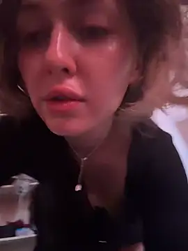 KellyKeler online show from March 5, 11:39 am