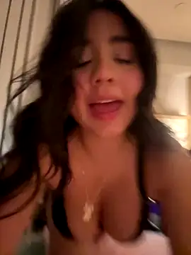 Michelle Zoe online show from December 3, 4:48 am