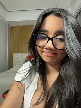Michelle Zoe online show from July 7, 4:37 am