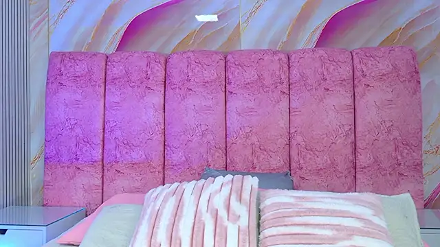 emmacurvy online show from March 12, 3:20 am