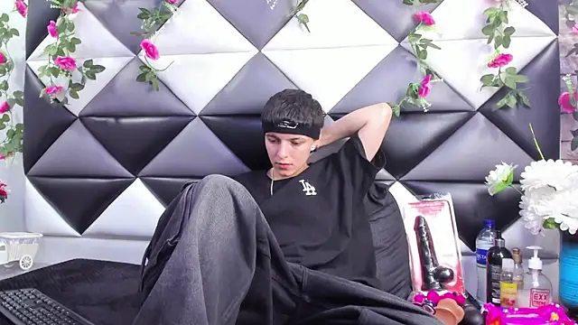 Megan Thompson  online show from October 2, 2:38 am