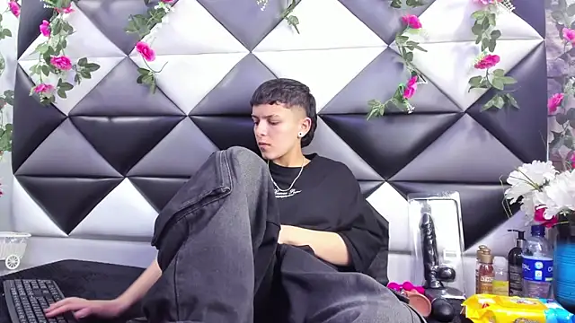 Megan Thompson  online show from October 4, 3:12 am