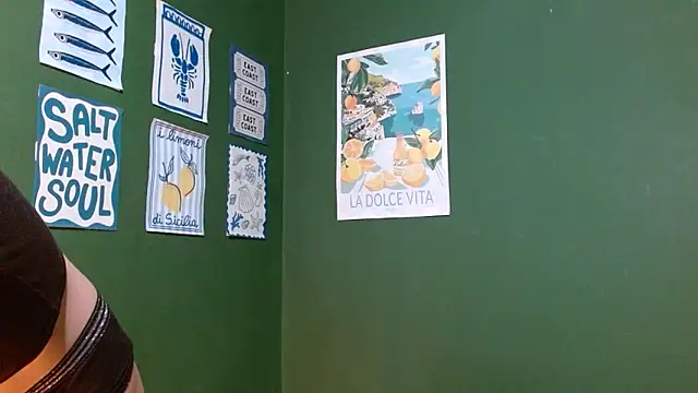 Roxiehood online show from October 31, 2:24 am