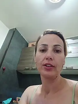 Snapshot of Aly-john1985 chatting on October 19, 3:47 pm Aly-john1985 online show from October 19, 3:47 pm