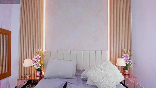 ZOEBARLOWE online show from December 19, 7:28 pm