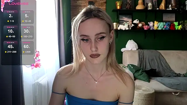 Snapshot of Belle_Vill3575 chatting on September 18, 11:42 am Belle Vill3575 online show from September 18, 11:42 am