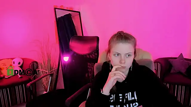 Snapshot of foxy_tease_ chatting on October 13, 1:08 am foxy tease online show from October 13, 1:08 am