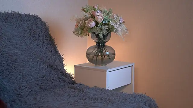 ywixos online show from November 30, 2:43 pm