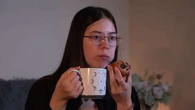 ywixos online show from September 25, 11:31 am