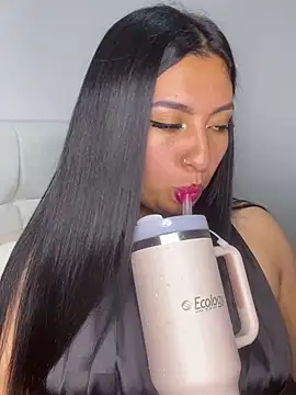 Issa Santana online show from March 11, 9:06 pm