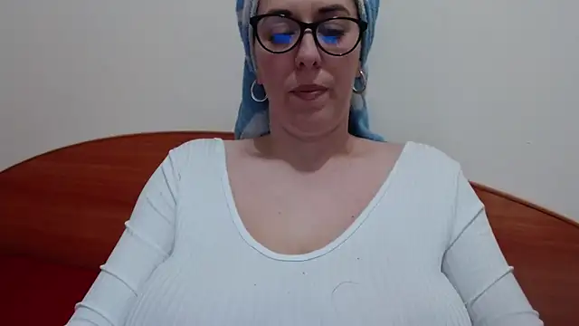 jollene online show from March 18, 1:49 pm