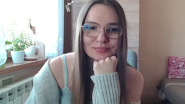 LooveELLYx online show from February 16, 7:30 am