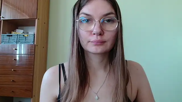 LooveELLYx online show from October 18, 7:11 am