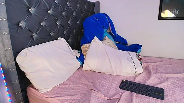 GraceWallace  online show from October 27, 1:12 am