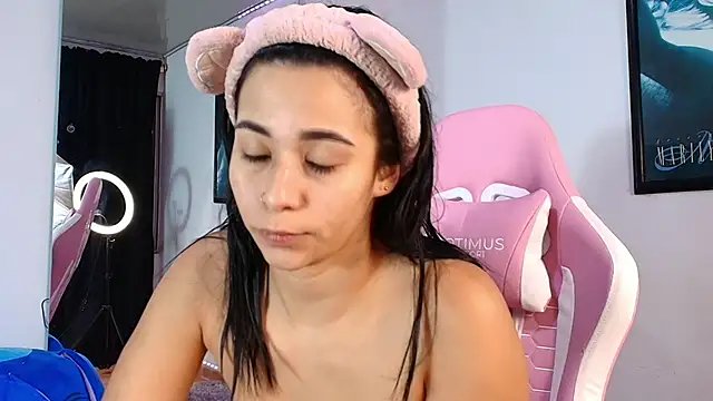 GraceWallace  online show from December 5, 2:33 am