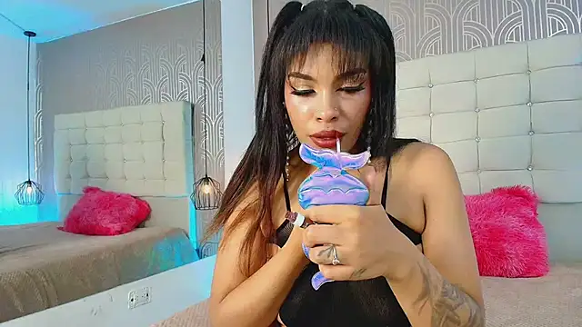 LexieBloom online show from April 19, 3:39 am