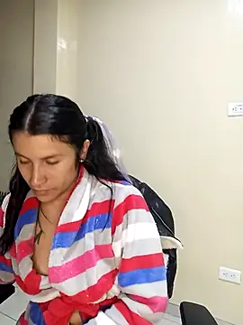 Snapshot of karinnahotdirty chatting on October 18, 10:22 pm karinnahotdirty online show from October 18, 10:22 pm