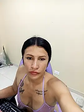 karinnahotdirty online show from December 3, 8:11 pm