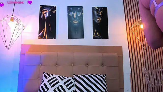 alesziarose online show from October 7, 7:51 pm