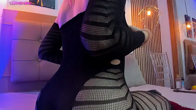 alesziarose online show from November 20, 12:00 am