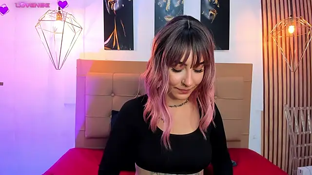 alesziarose online show from September 8, 8:08 pm