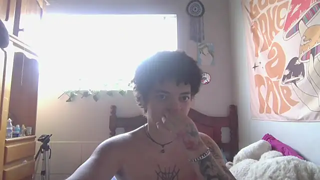 CamillyBlum online show from April 8, 4:42 pm