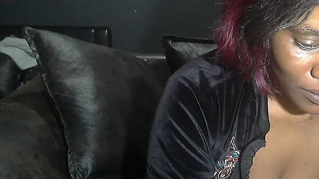 sexythae32 online show from November 15, 9:49 pm