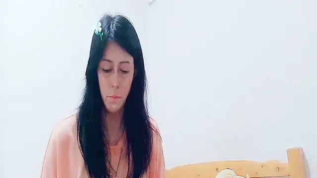 yueeraijj88 online show from June 7, 12:12 pm