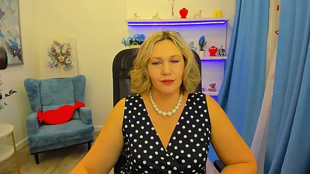 NinaStarle online show from February 20, 11:45 am