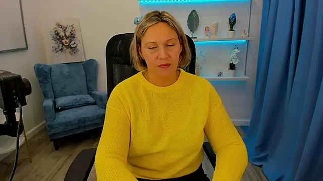 NinaStarle online show from October 4, 12:00 pm