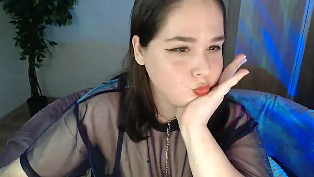 IvyLebelly online show from October 8, 8:40 am