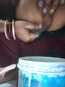 Dassing strip couple online show from April 16, 11:43 am