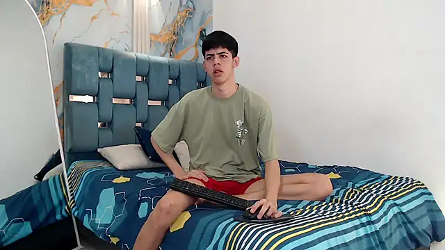 TWINKS FRIENDS online show from February 12, 1:35 pm