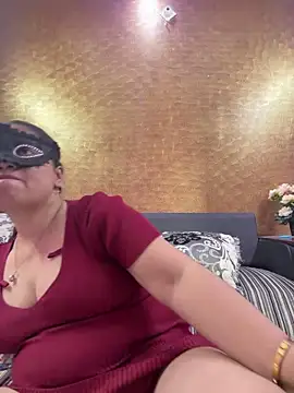 Iampriyaaa15 online show from May 27, 6:32 am