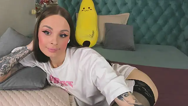 Snapshot of NaughtyLoryy chatting on October 16, 9:01 am NaughtyLoryy online show from October 16, 9:01 am